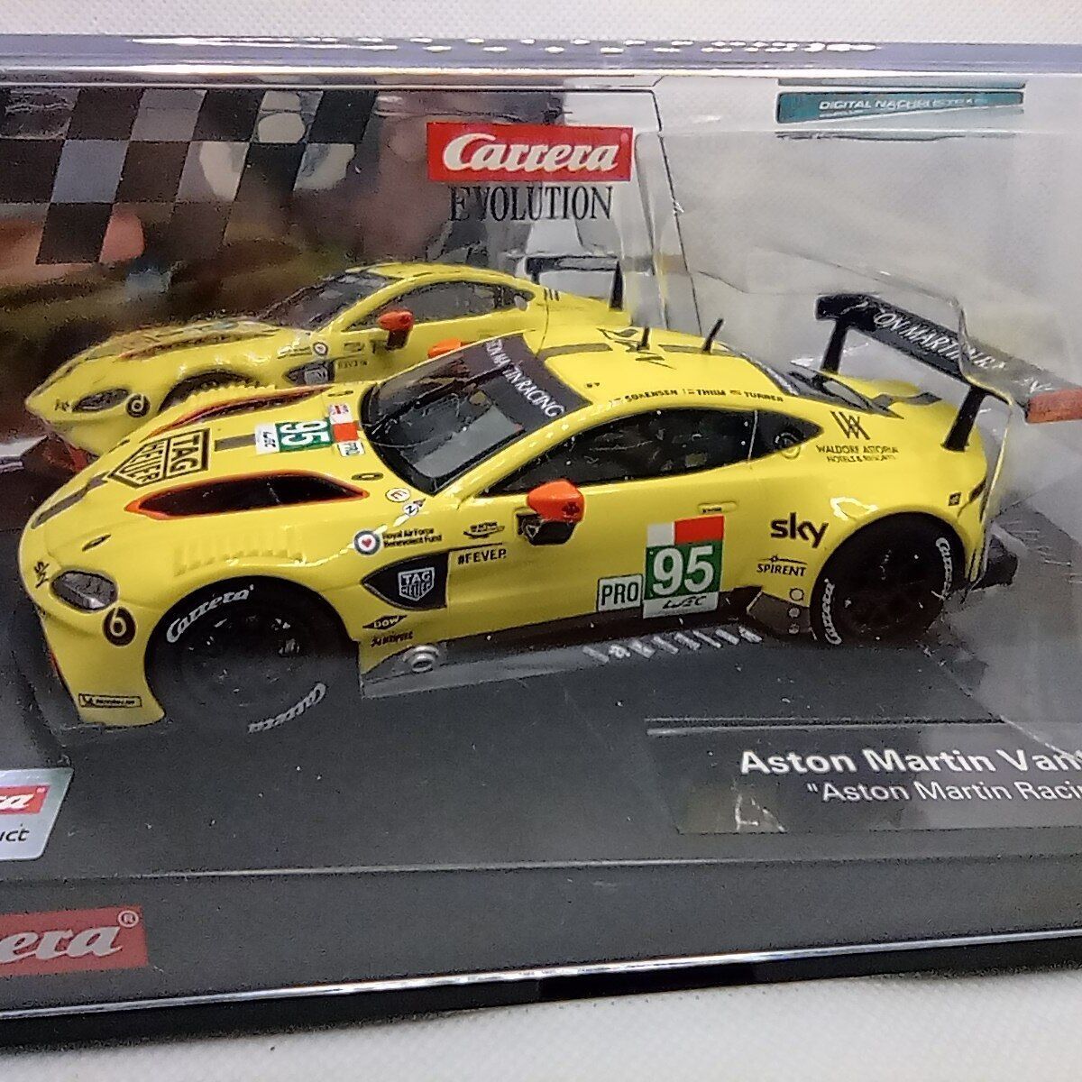 Aston Martin Vantage GTE #95 Racing Team Carrera 27631 Slot 1:32 slc